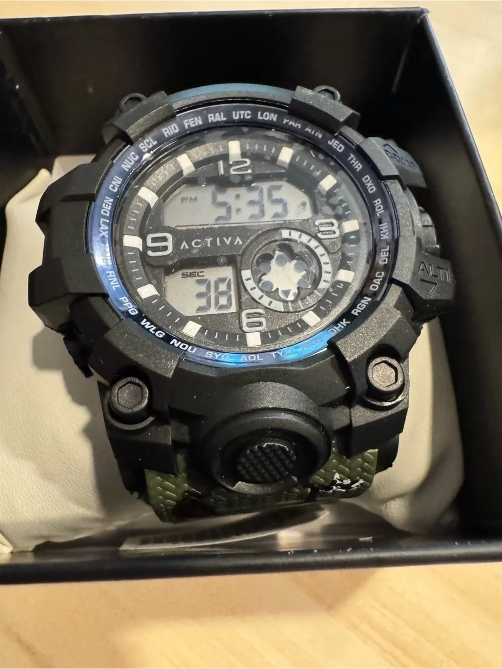 Activa Endurance X Invicta Men’s Digital Watch 54.5mm Green, Brand NEW